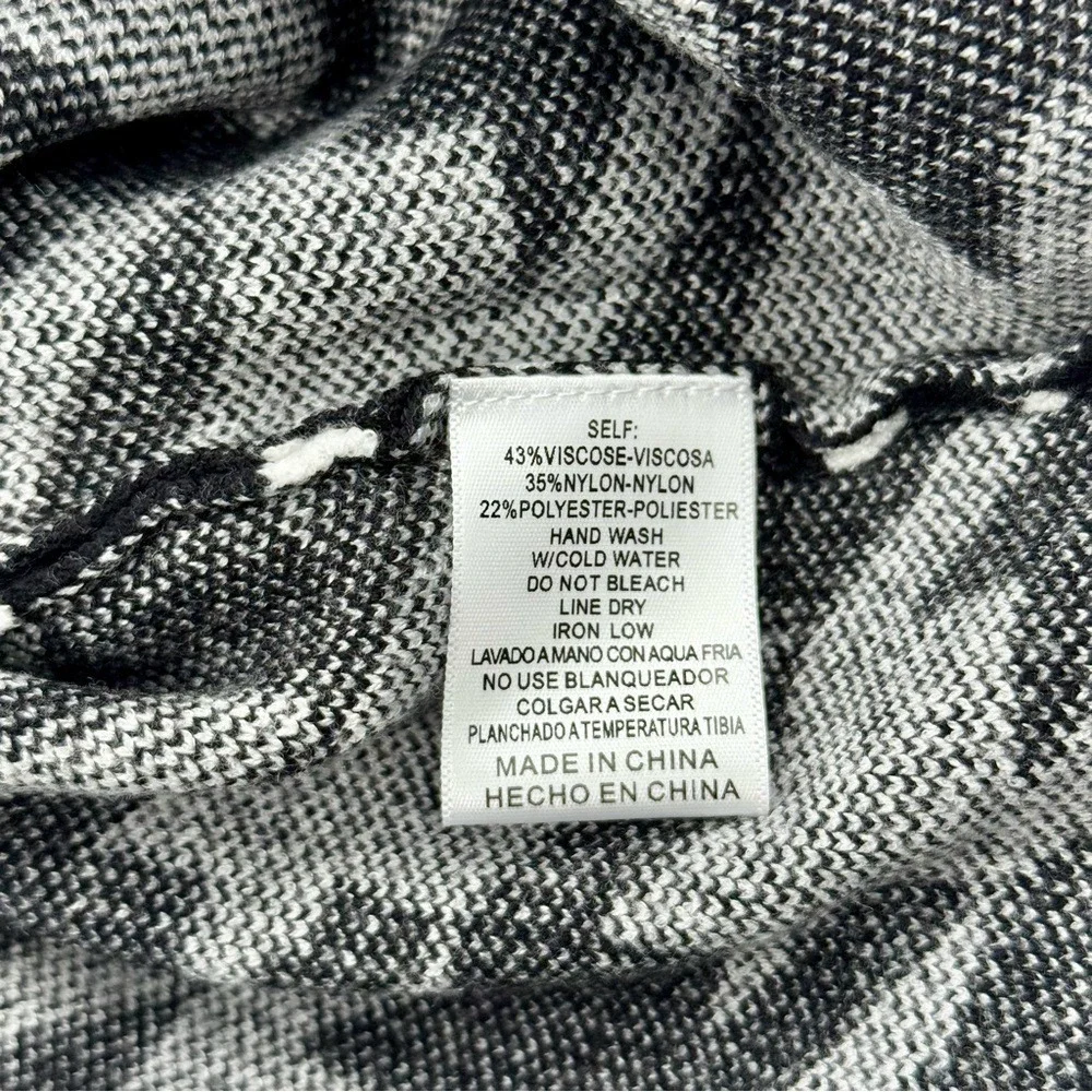 Six/Fifty Classic Houndstooth Black‎ and White Women's Sweater